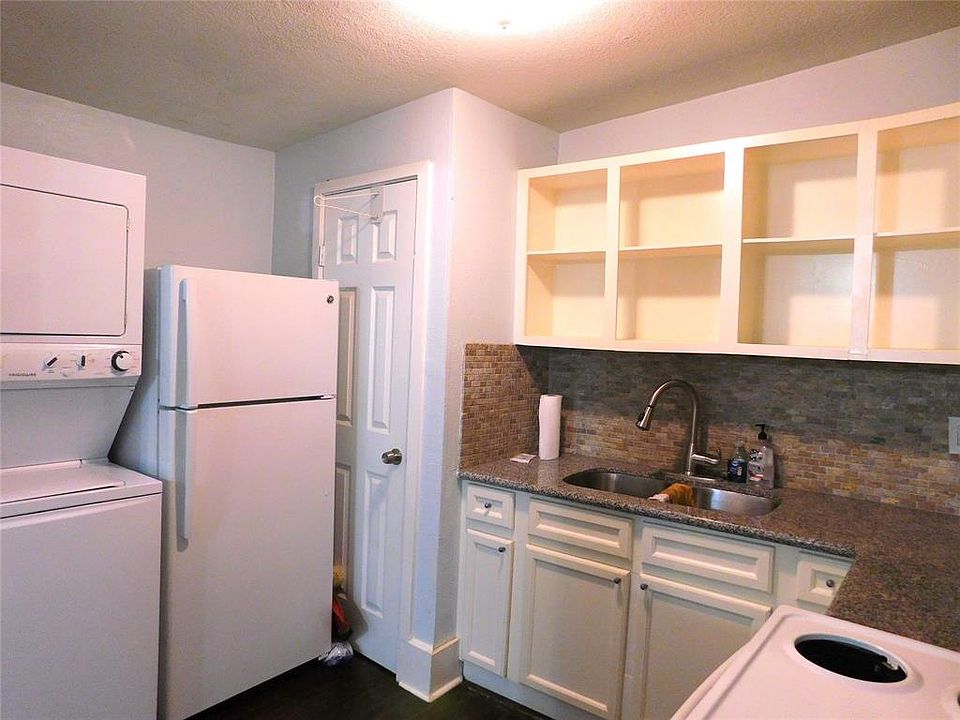 1st image of 1023 Avenue L #2