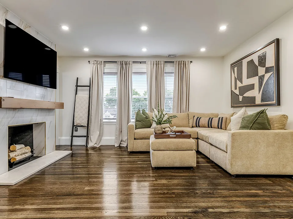 86 Gallivan Blvd #1