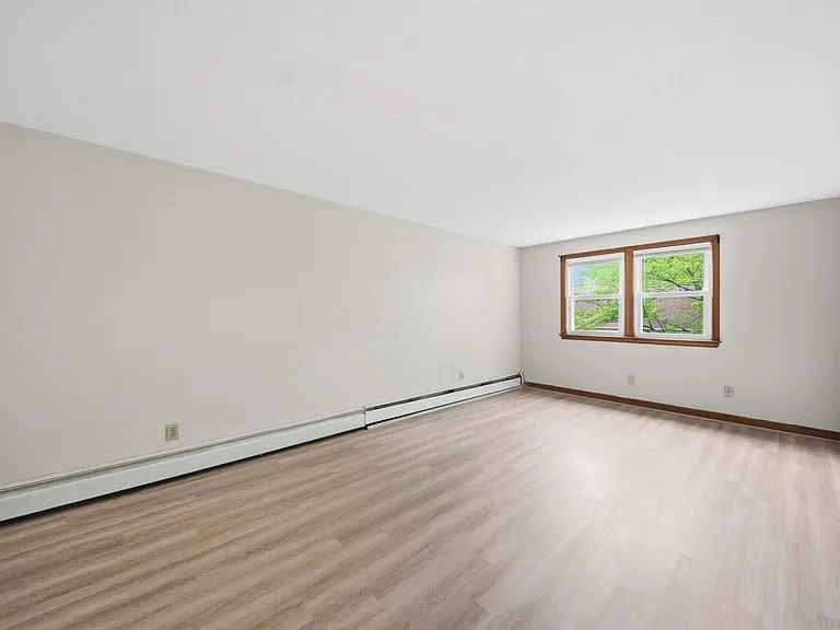 33 Elwood Ave #B — Photo 18