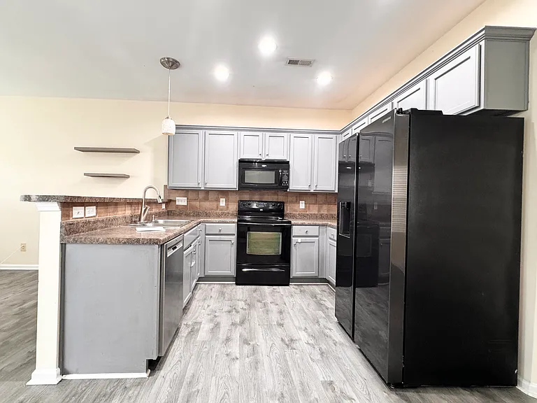 9708 Walkers Glen Dr — Photo 3