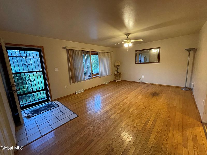 4th image of 210 Fogarty Road