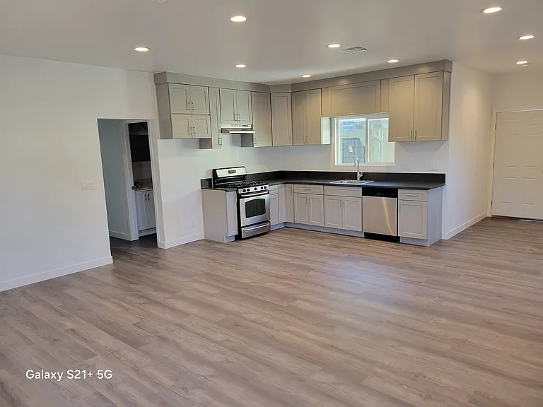 2518 E Avenue J2 — Photo 4