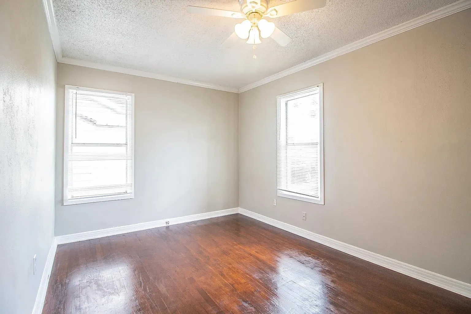 3 bed, 1053 sqft, $1,425 — Photo 2