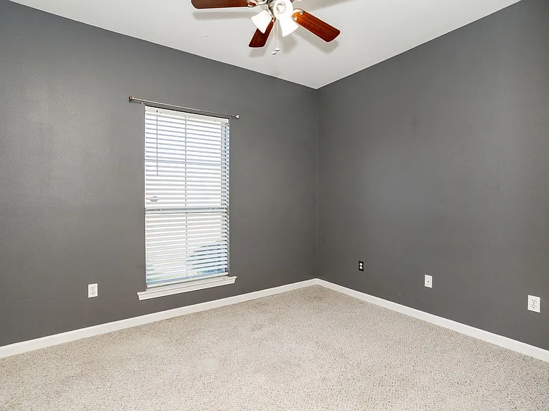 10022 Petersburg Dr — Photo 14
