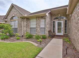 2710 N Larkspur Cir, Pearland, TX 77584