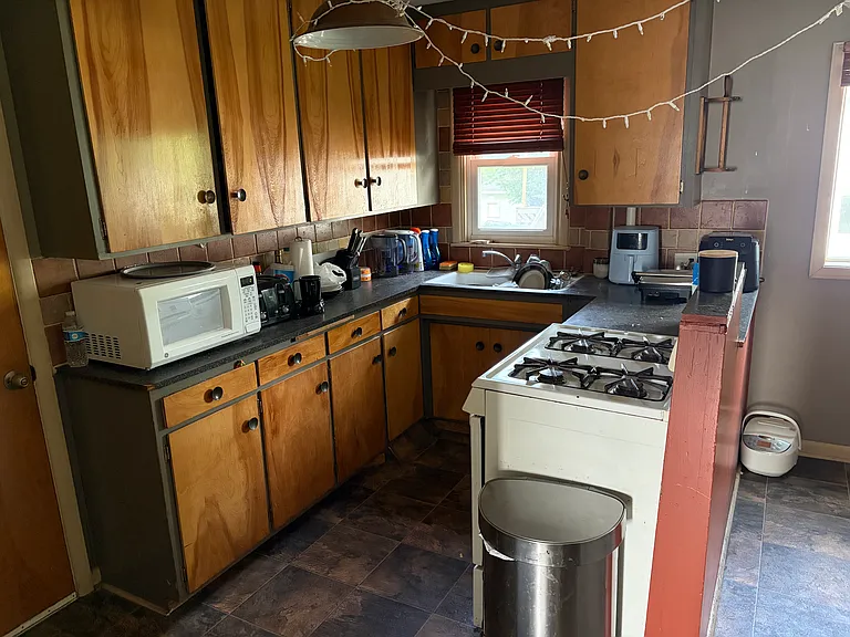 2921 Wood St — Photo 5