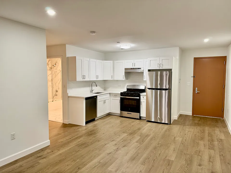 224 Gramatan Ave #4K