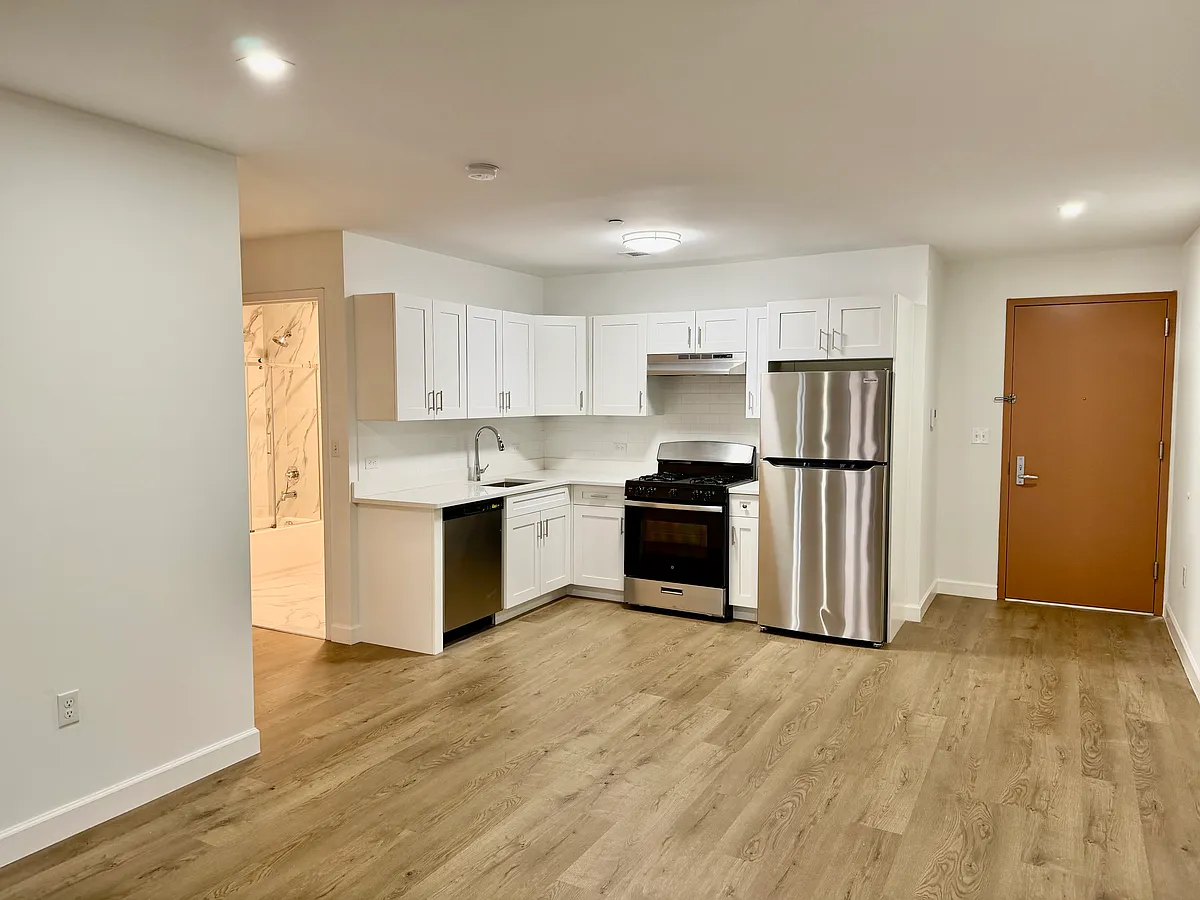 Building Photo - 224 Gramatan Ave #4M
