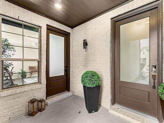 3rd image of 3501 Cabell Dr
