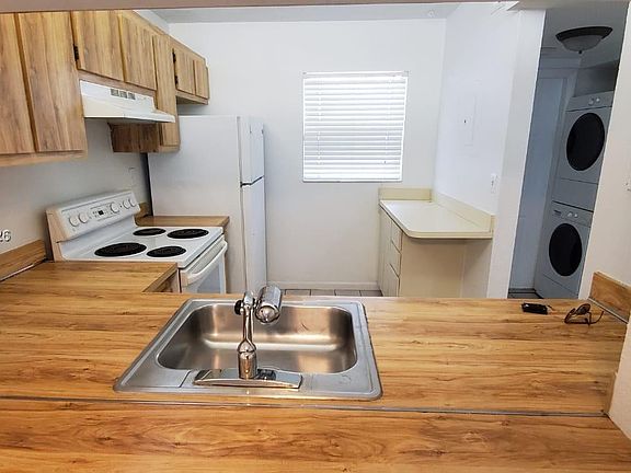 4th image of 10456 NW 10th St #105