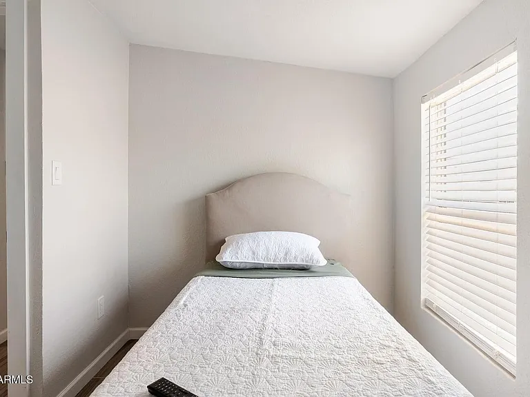 1514 E Fillmore St — Photo 15