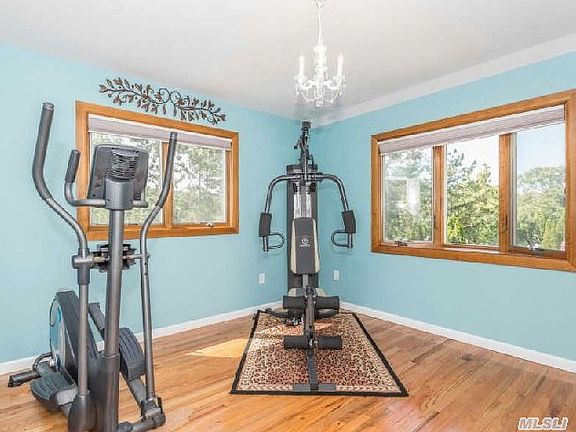 4th image of 20 Colony Ct