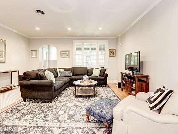 Recessed lighting, crown molding , shutters