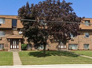 600 Dempster St #2, Mount Prospect, IL 60056