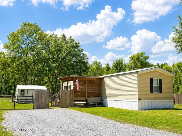 17185 Carnation St, Kiln, MS 39556