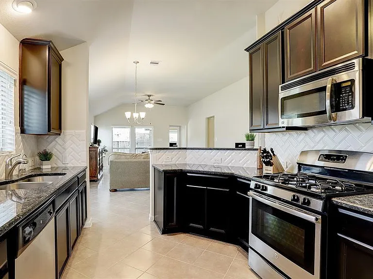 15718 Whispering Green Dr — Photo 12
