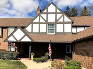 240 Windsor Rdg, New Castle, PA 16105