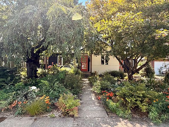 2nd image of 9340 SE Yamhill St