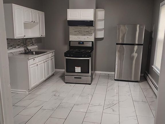 3rd image of 743 Stillman St APT 2R