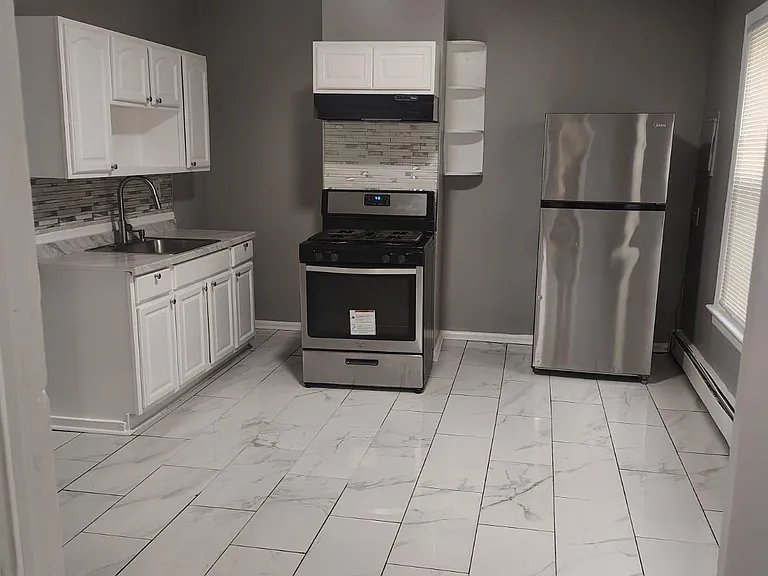 743 Stillman St #2R — Photo 6