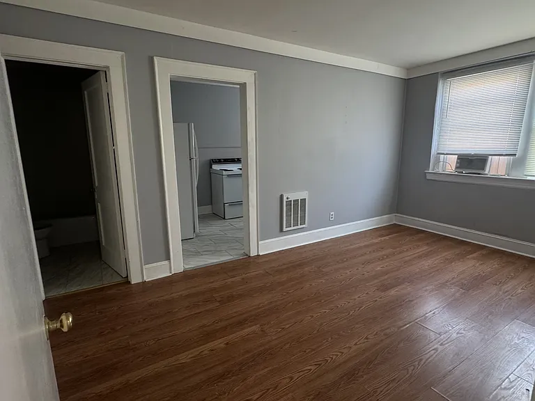 126 S Beaumont Ave — Photo 7