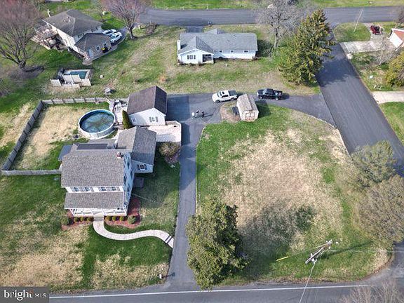 2nd image of 4190 Hecktown Rd