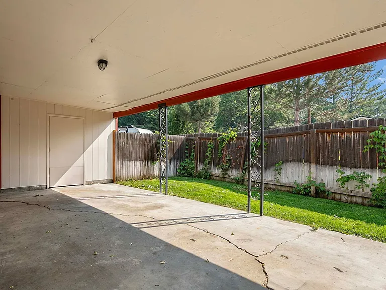 4902 W Targee St — Photo 4