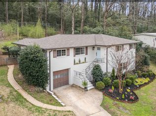 1905 Old Creek Trl, Vestavia Hills, AL 35216