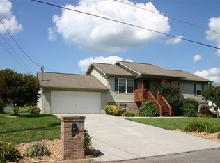 4551 Clifton Ln, Strawberry Plains, TN 37871