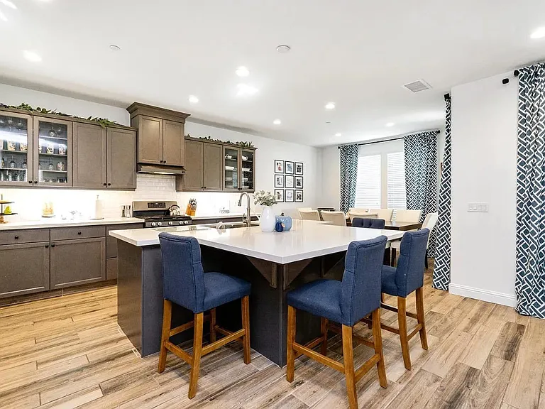 308 Meridian Ave — Photo 6