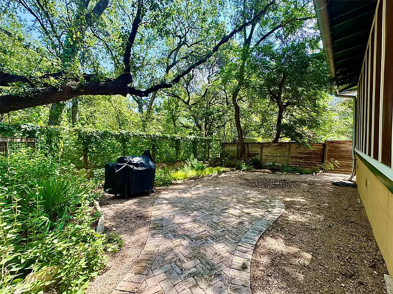 702 W Gibson St — Photo 38