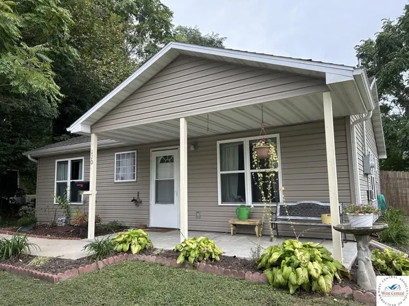 110 W Benton St, Clinton, MO 64735