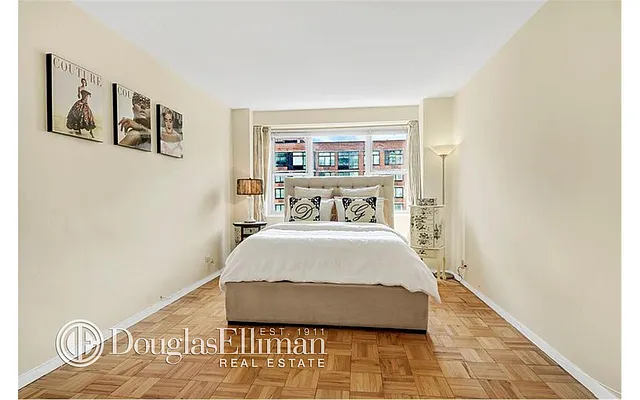 Sold by Douglas Elliman | media 22