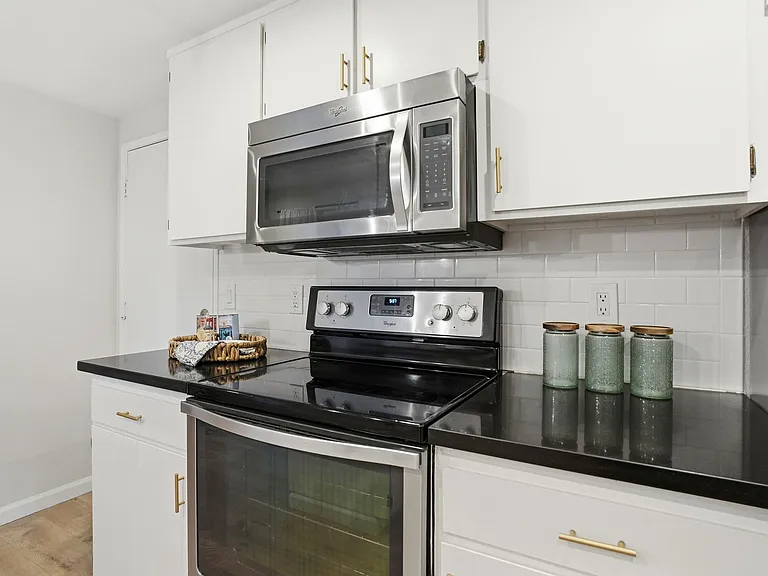 8 Coyle Creek Cir — Photo 3
