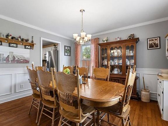 4th image of 647 Peachtree Cir