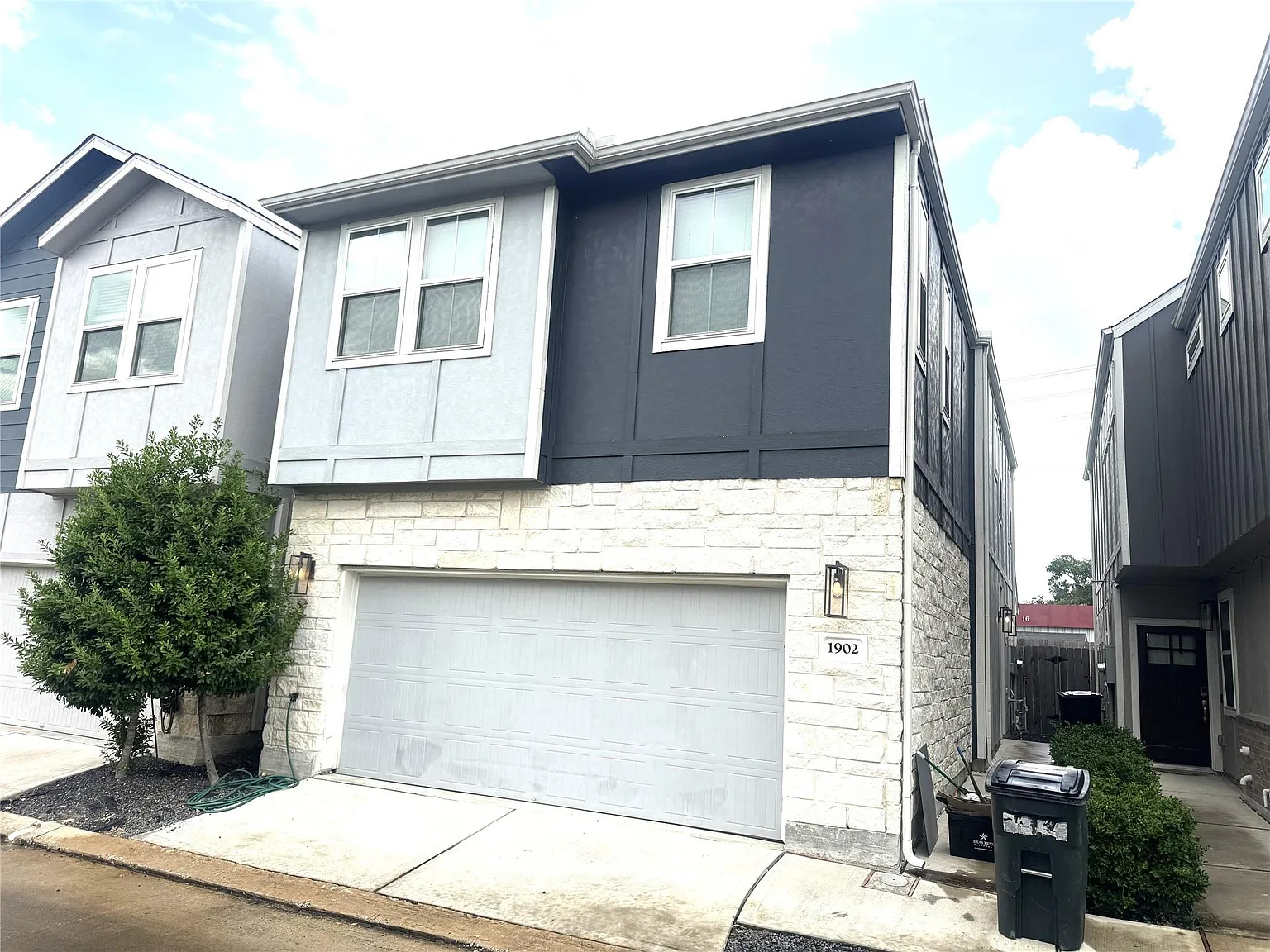 3 bed, 2.5 bath, 1803 sqft, $2,300 — Photo 2