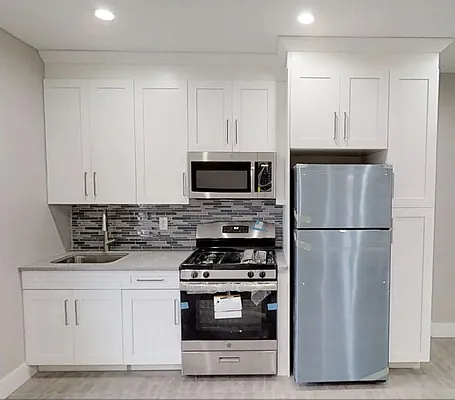 Rented by Bravado Real Estate LLC | media 11