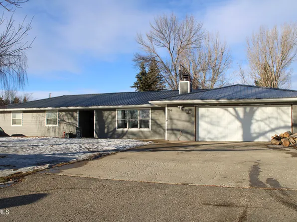 706 1st St N, New Town, ND 58763