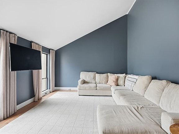 3rd image of 2590 Grouse Rdg #B