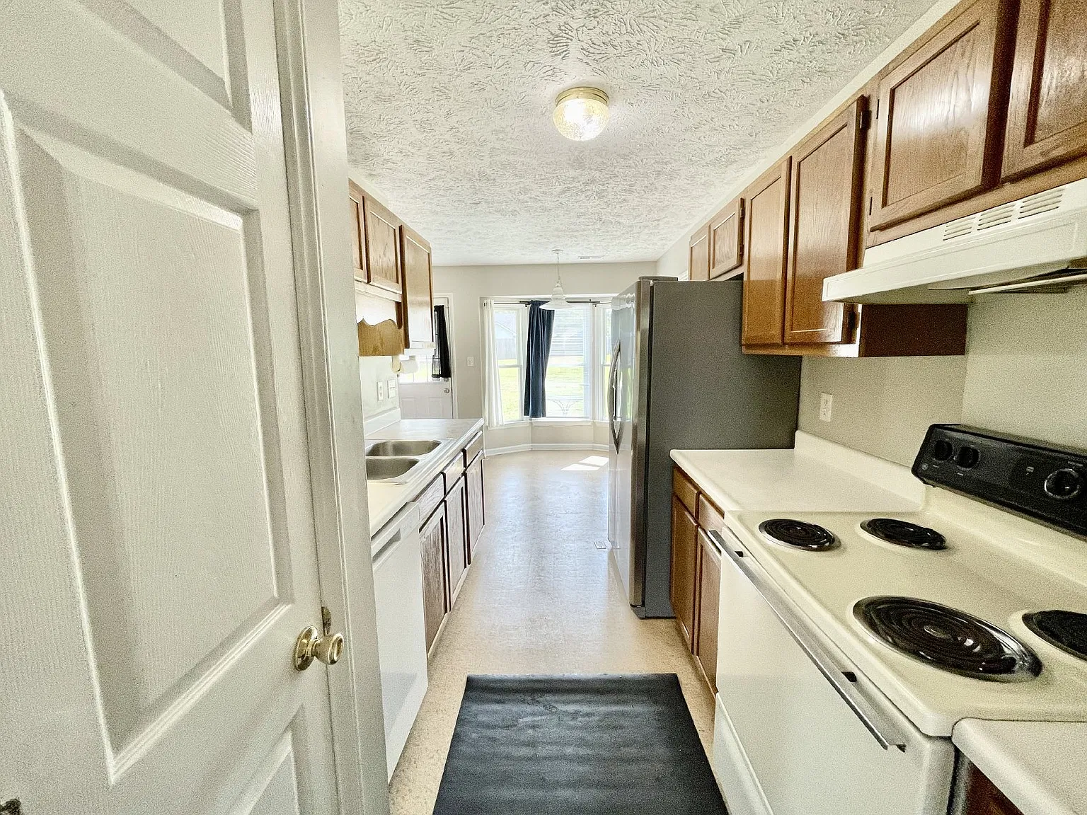 3 bed, 2.0 bath, $1,500 — Photo 4