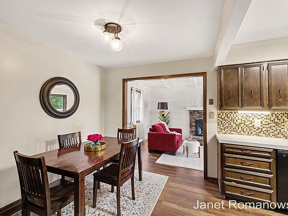 5th image of 1789 Pleasantwood Dr