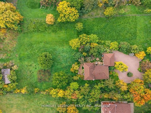 3rd image of 4395 Castlemore Rd