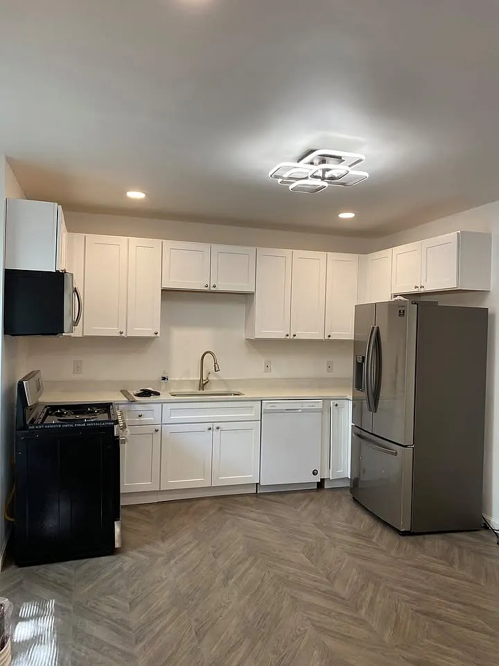 3 bed, $2,360 — Photo 1