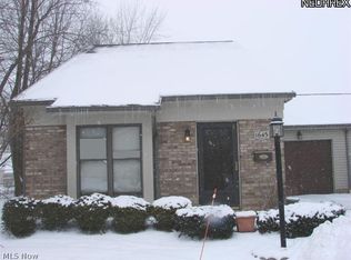 1643 W Hampton Dr, Youngstown, OH 44515