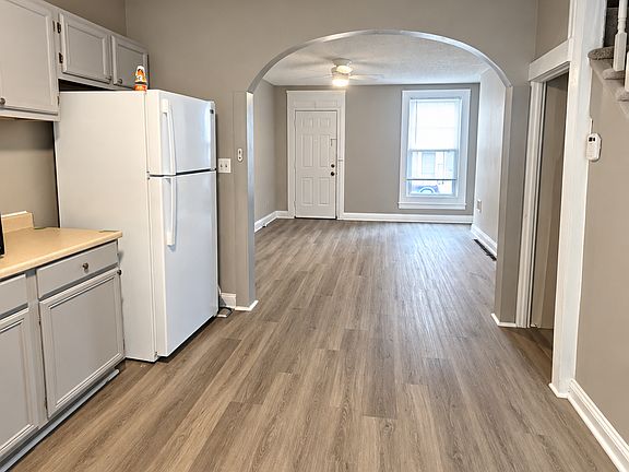 3rd image of 1111 W Lombard St