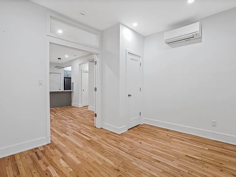 1821 Madison St #6 — Photo 7