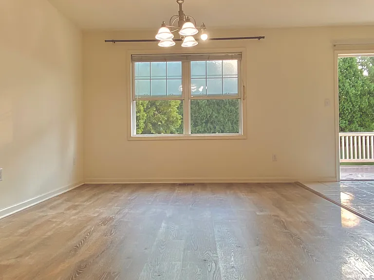 1291 Mohr Cir — Photo 4