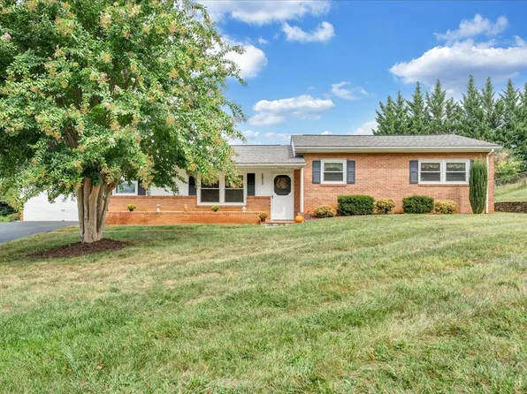 6811 Fair Oaks Rd, Roanoke, VA 24019
