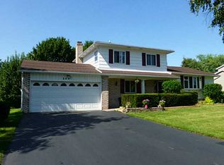 240 Chimney Hill Rd, Rochester, NY 14612