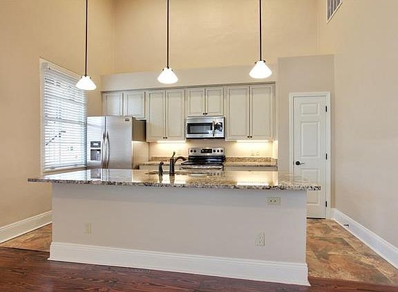 4th image of 1041 Ursulines Ave Unit 202